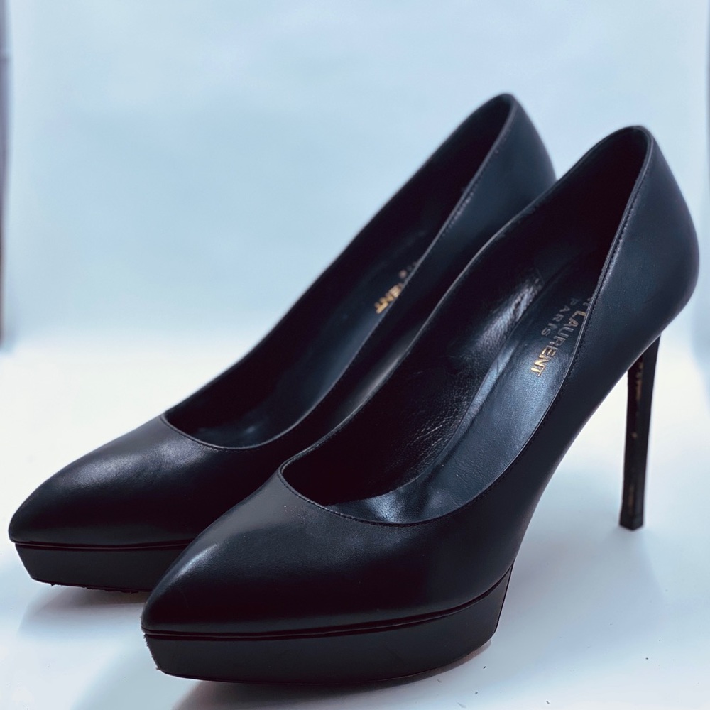 YSL Saint Laurent Paris Heels w/COA.